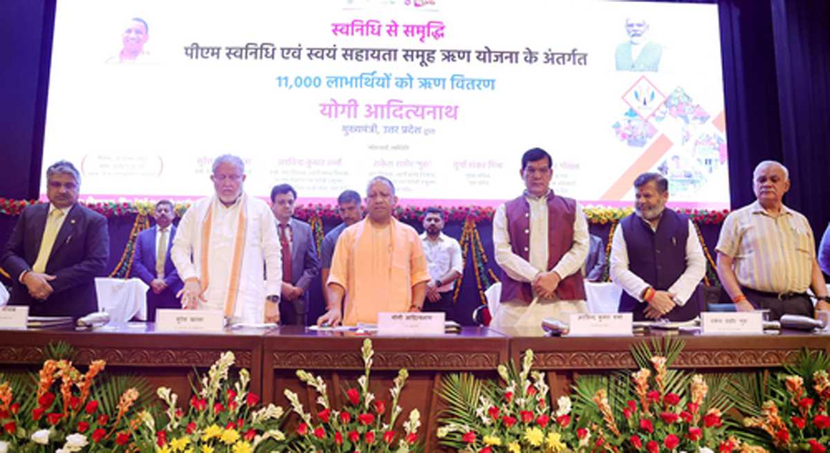 पहले स्ट्रीट वेंडर्स से होती थी गुंडा टैक्स की वसूली, आज कोई हिम्मत नहीं कर सकता : मुख्यमंत्री योगी